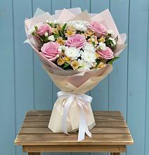 Букет цветов из:  Гвоздики, Орхидеи и Розы в Рябово