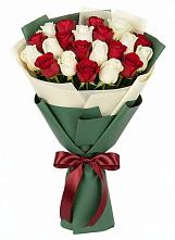 Букет Микс из красных и белых роз в Рябово