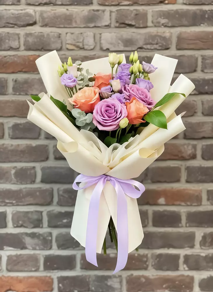 Букет цветов из: Лизиантусы и Розы в Рябово