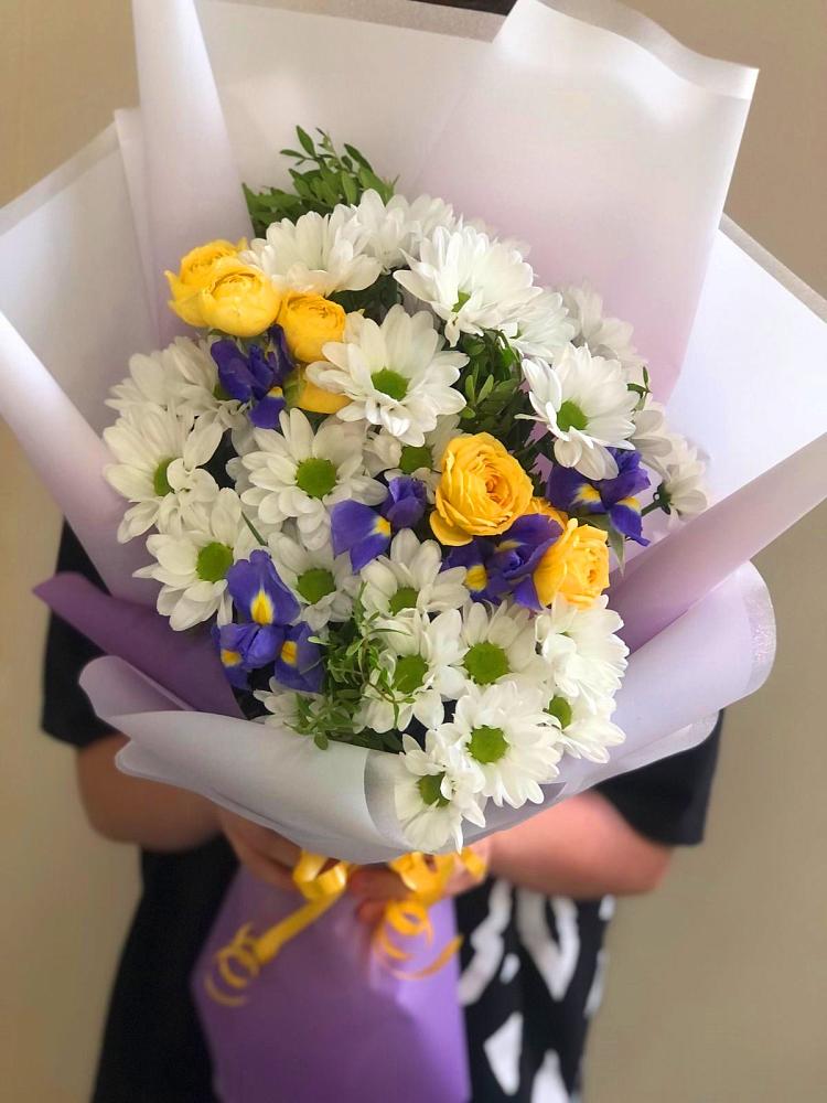 Букет цветов из: Ирисы, Хризантемы и Розы в Рябово