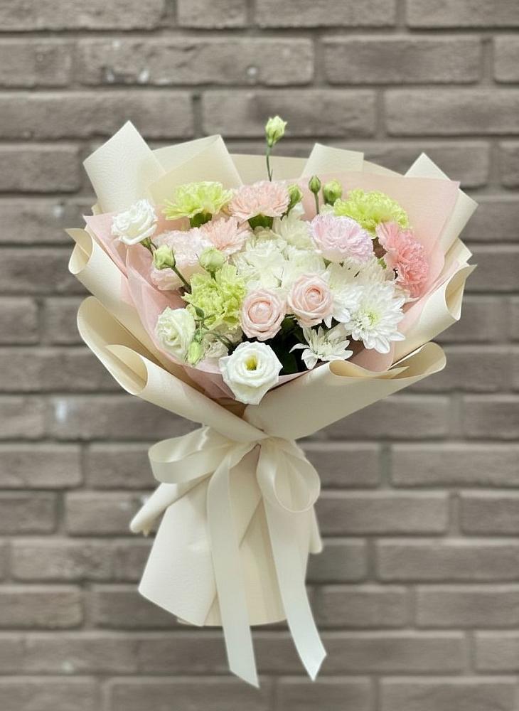 Букет цветов из: Гвоздики, Розы, Лизиантусы и Хризантемы в Рябово