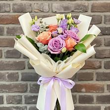 Букет цветов из:  Лизиантусы и Розы в Рябово