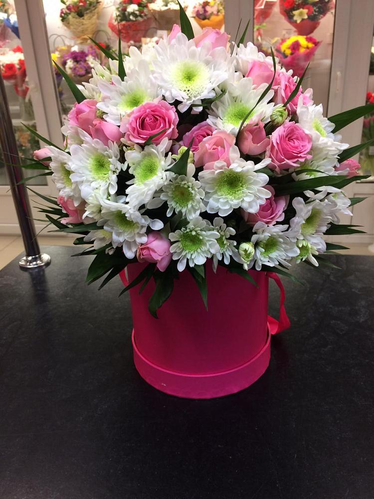 Цветочная композиция из Розы и Хризантемы в шляпной коробке в Рябово