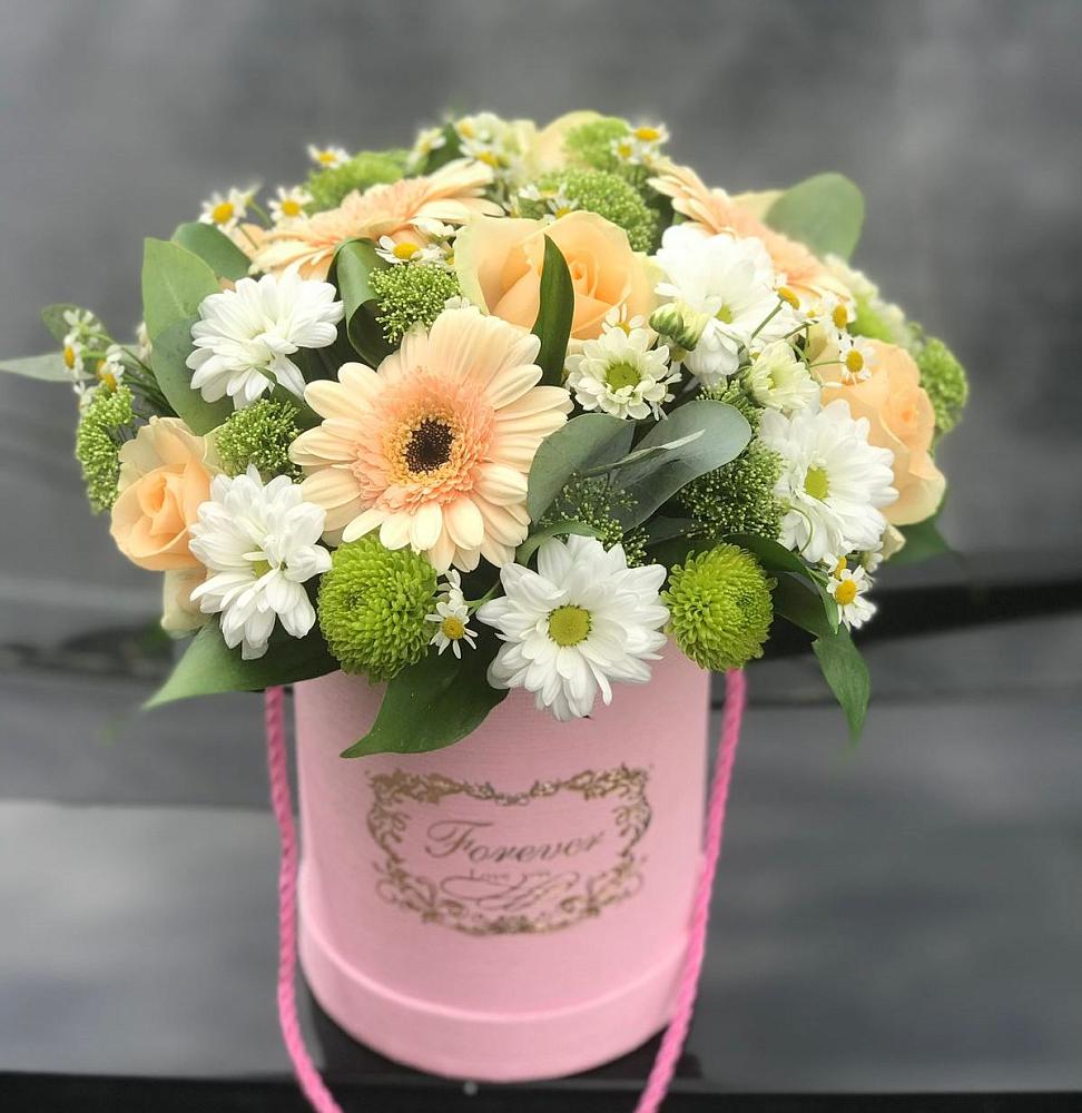 Цветочная композиция из Розы, Герберы и Хризантемы в шляпной коробке в Рябово