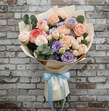 Букет цветов из:  Розы, Лизиантусы и Гвоздики в Рябово