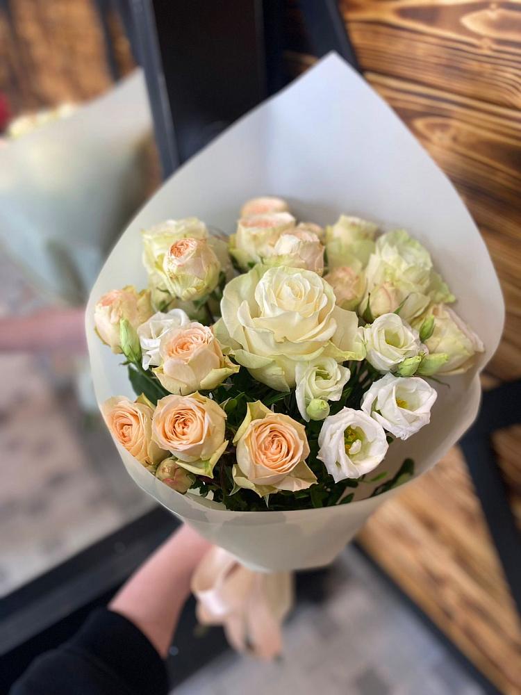 Букет цветов из: Розы и Лизиантусы в Рябово